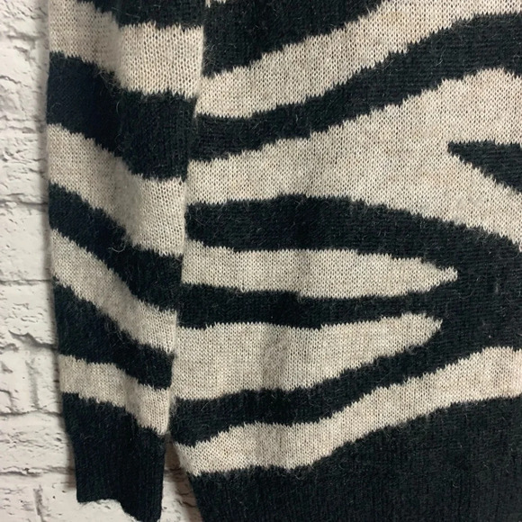 Club Monaco Women’s Mohair Blend Zebra Print Pullover  Sweater Medium David Rose - Picture 13 of 14